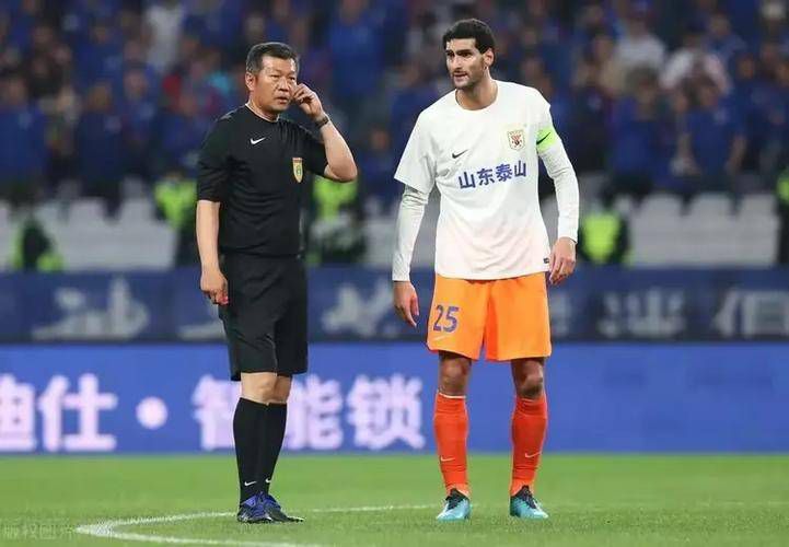 关于这笔转会的条件仍然在讨论中，目前还不确定是租借还是直接转会。